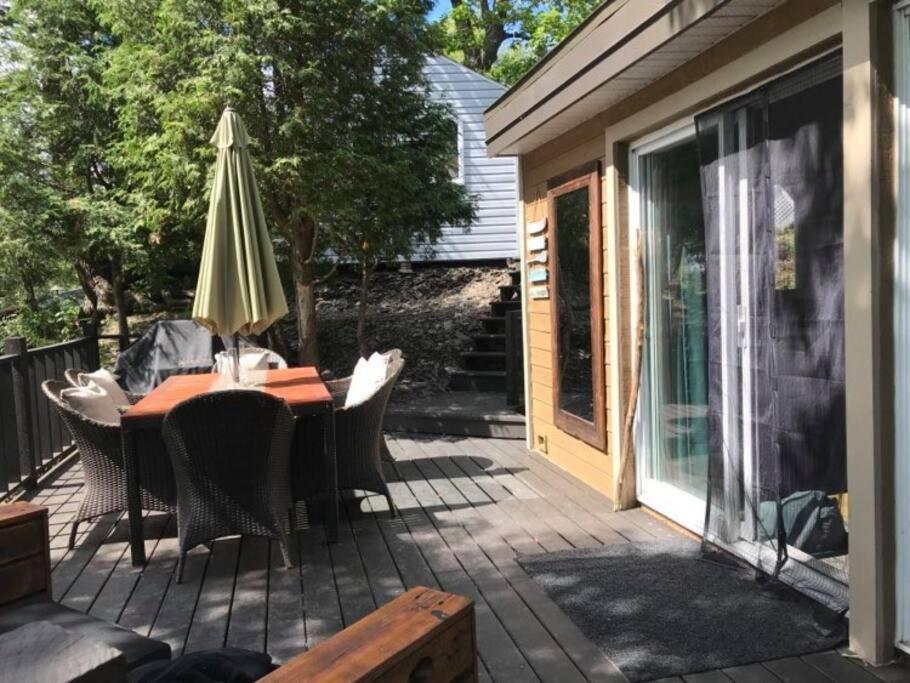 Om Chalet 2 Avec Spa Et Foyer Borde Du Fleuve St-Pierre-de-l'Île-d'Orléans Exterior foto